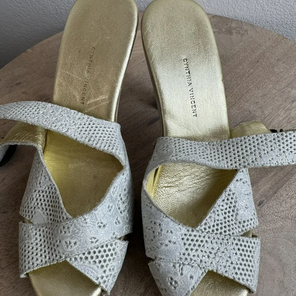 Cynthia Vincent Womens Peep Toe Slingback Wooden Platform Heels Sz 9 Puple White